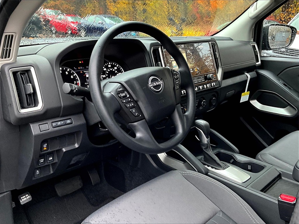2025 Nissan Frontier SV - Photo 8