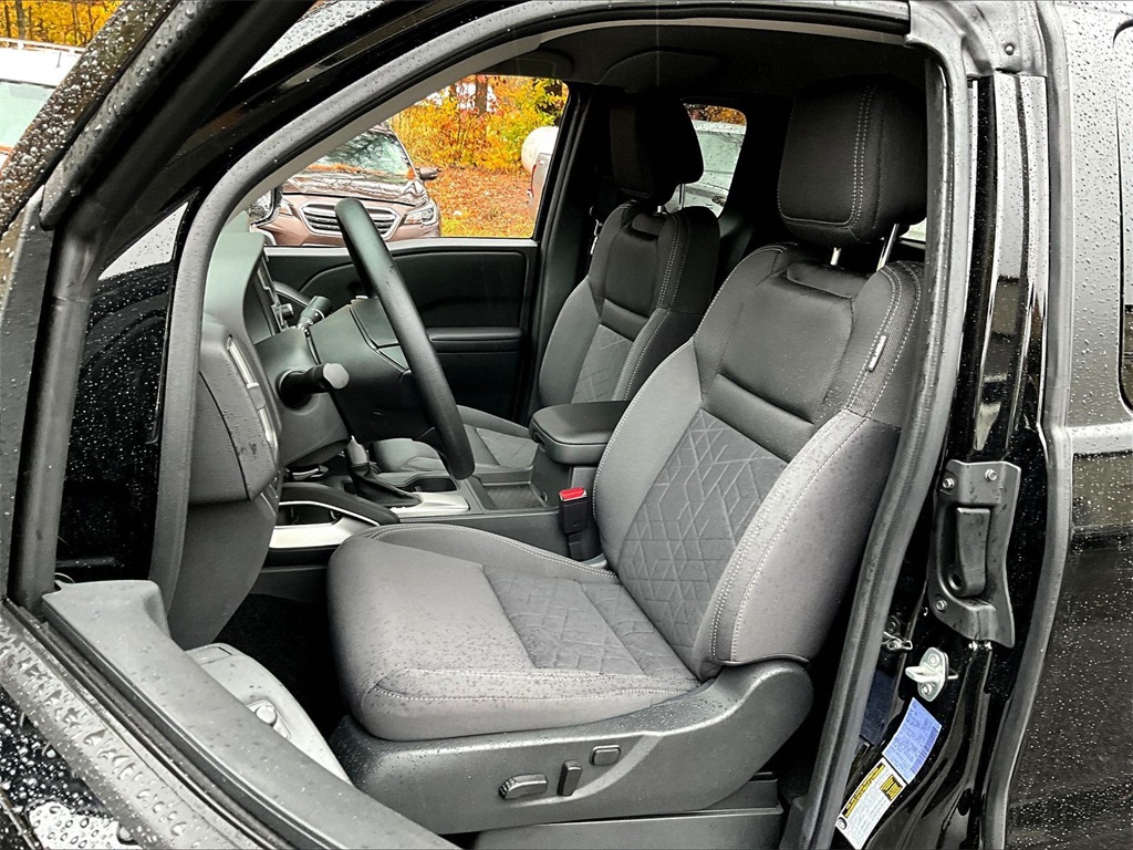 2025 Nissan Frontier SV - Photo 10
