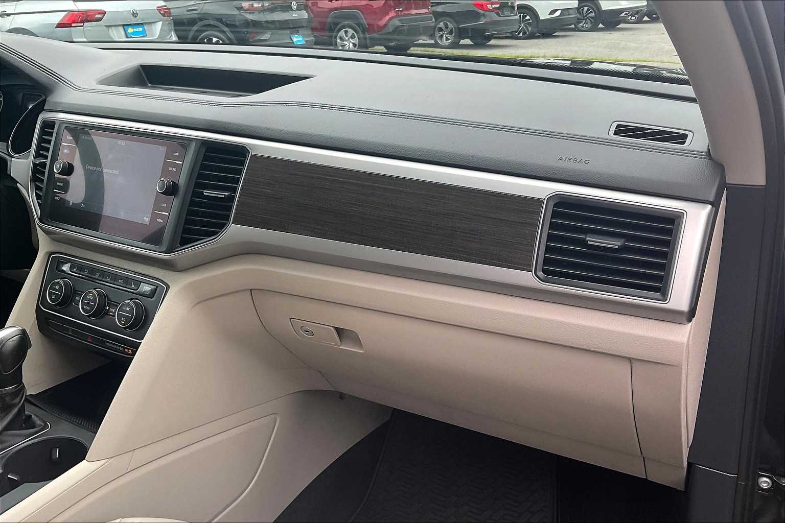 2018 Volkswagen Atlas 3.6L V6 SE w/Technology - Photo 13