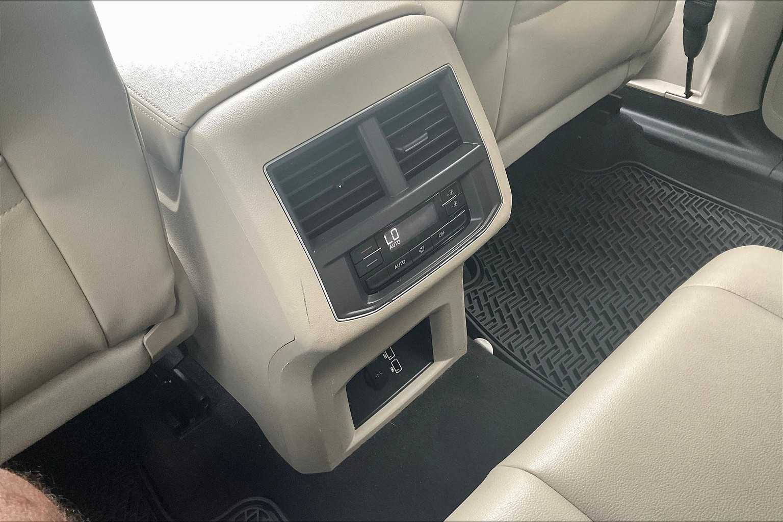 2018 Volkswagen Atlas 3.6L V6 SE w/Technology - Photo 27