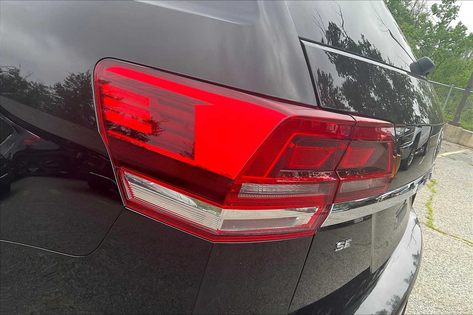 2018 Volkswagen Atlas 3.6L V6 SE w/Technology - Photo 33