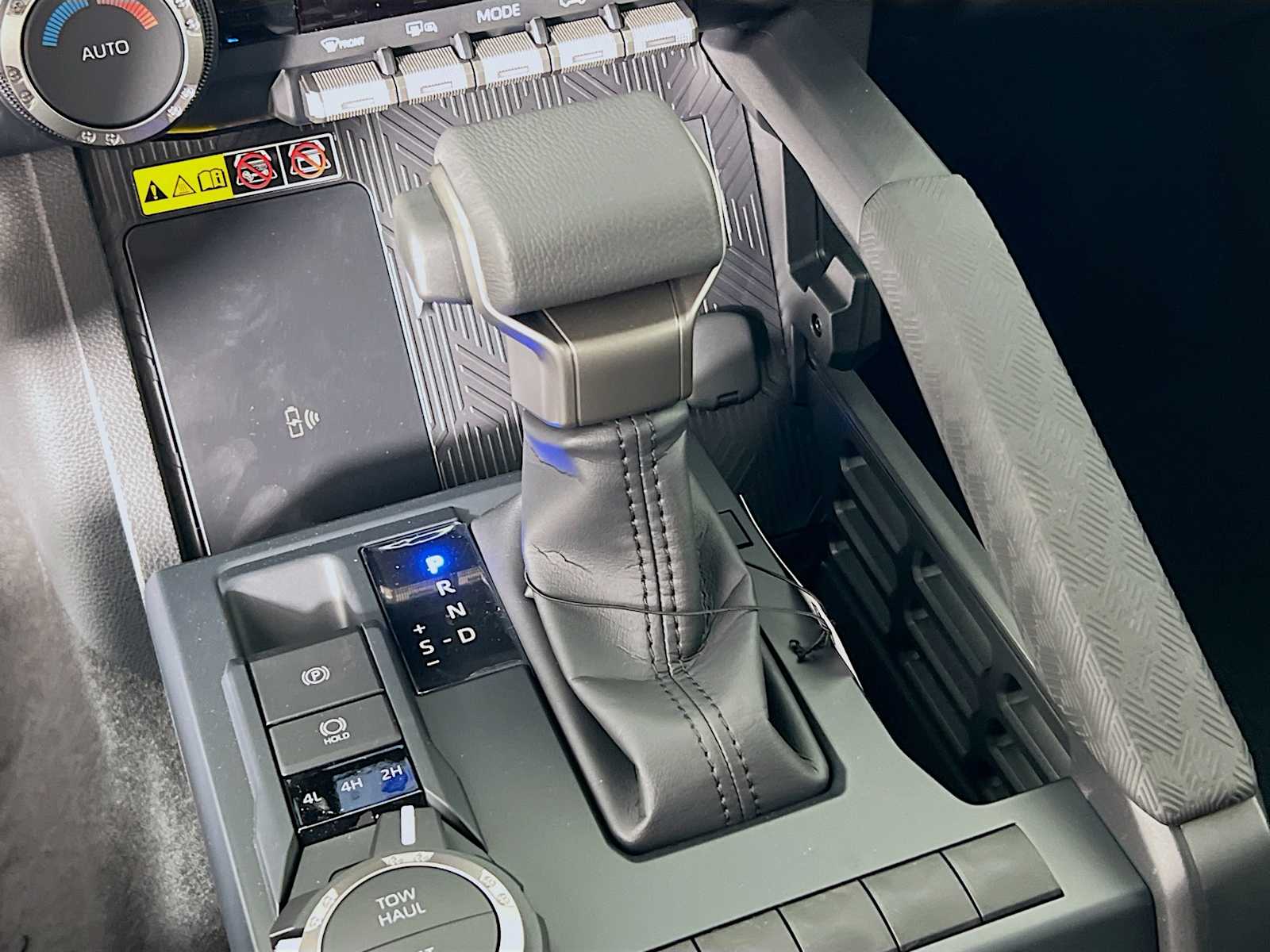 2025 Toyota Tacoma SR5 - Photo 11