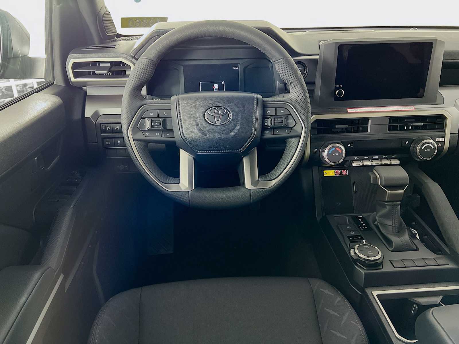 2025 Toyota Tacoma SR5 - Photo 14
