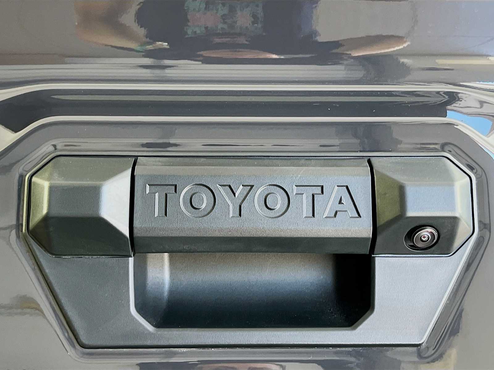 2025 Toyota Tacoma SR5 - Photo 17