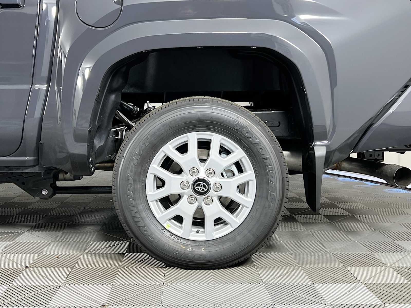 2025 Toyota Tacoma SR5 - Photo 18