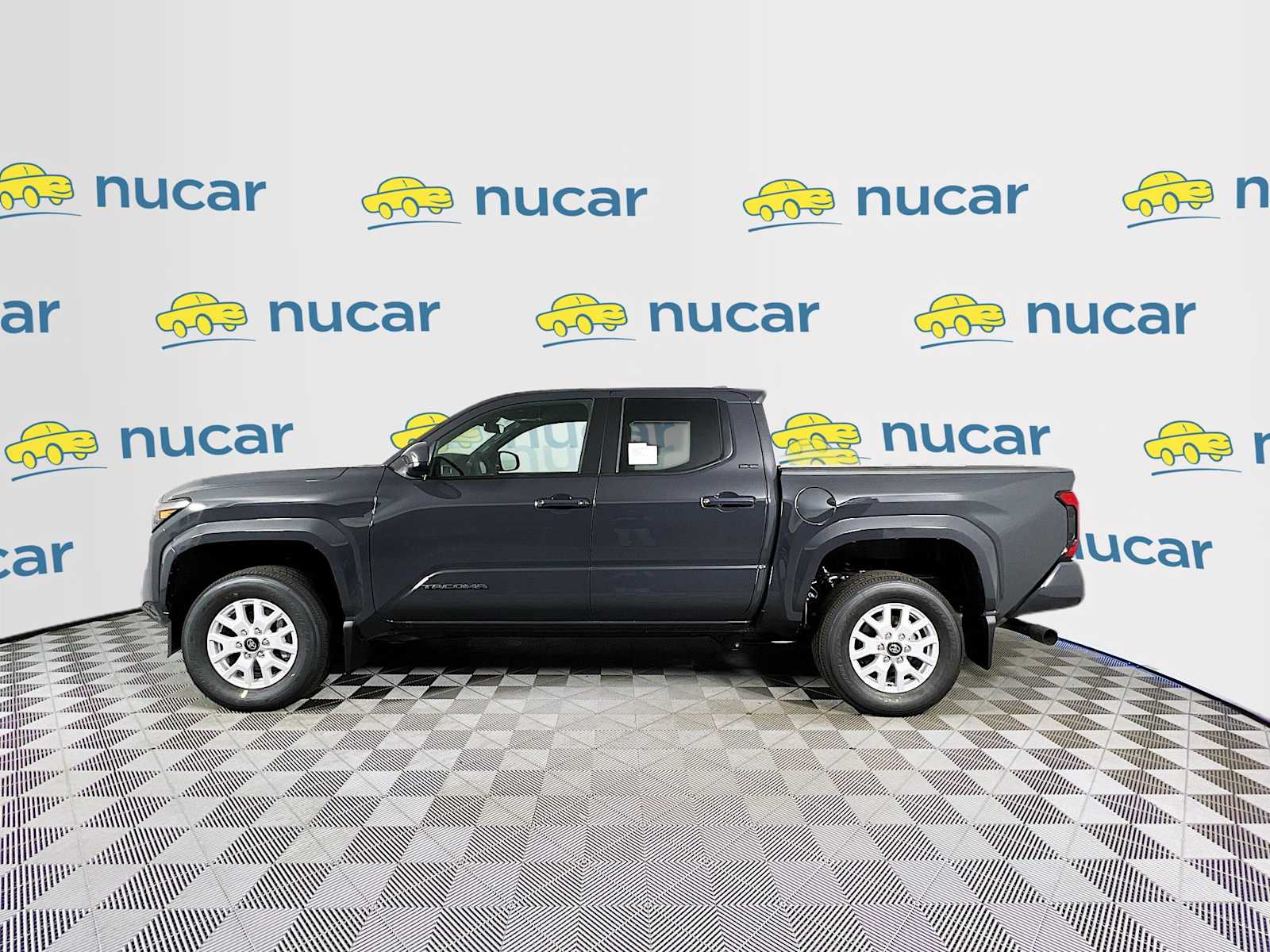 2025 Toyota Tacoma SR5 - Photo 3