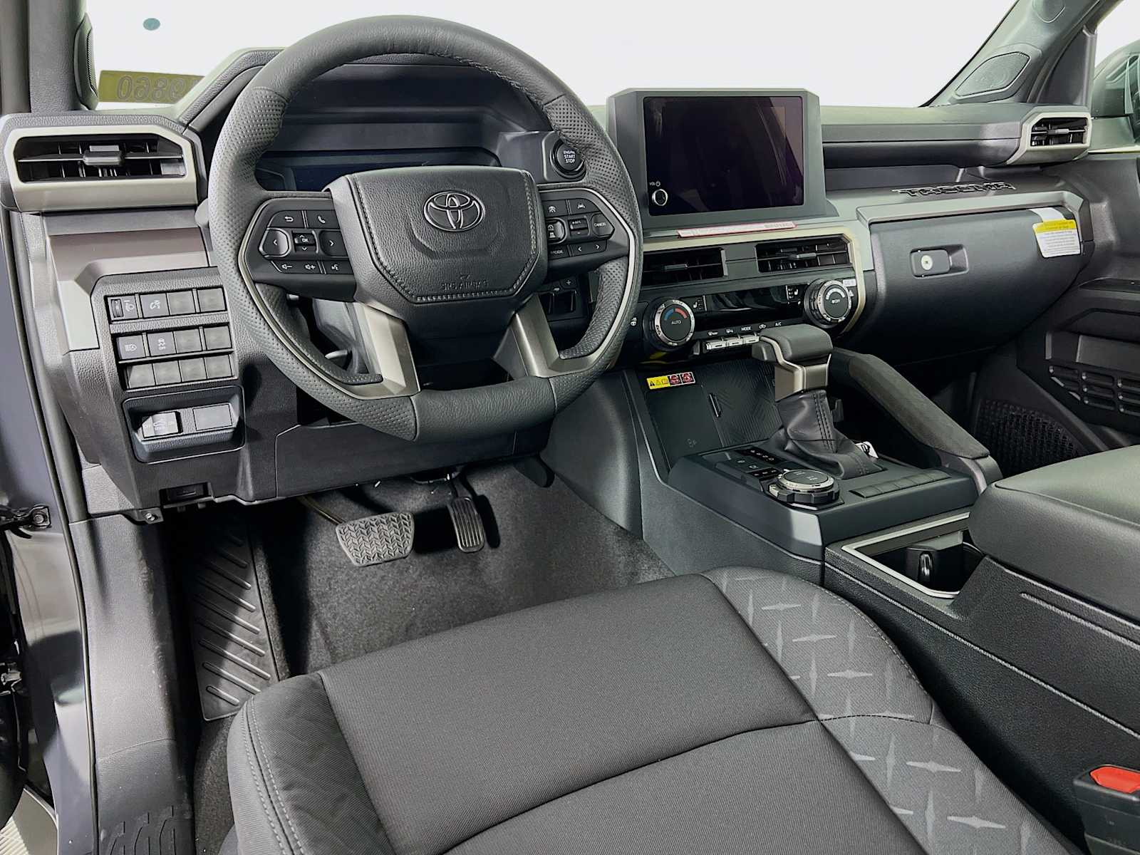 2025 Toyota Tacoma SR5 - Photo 6