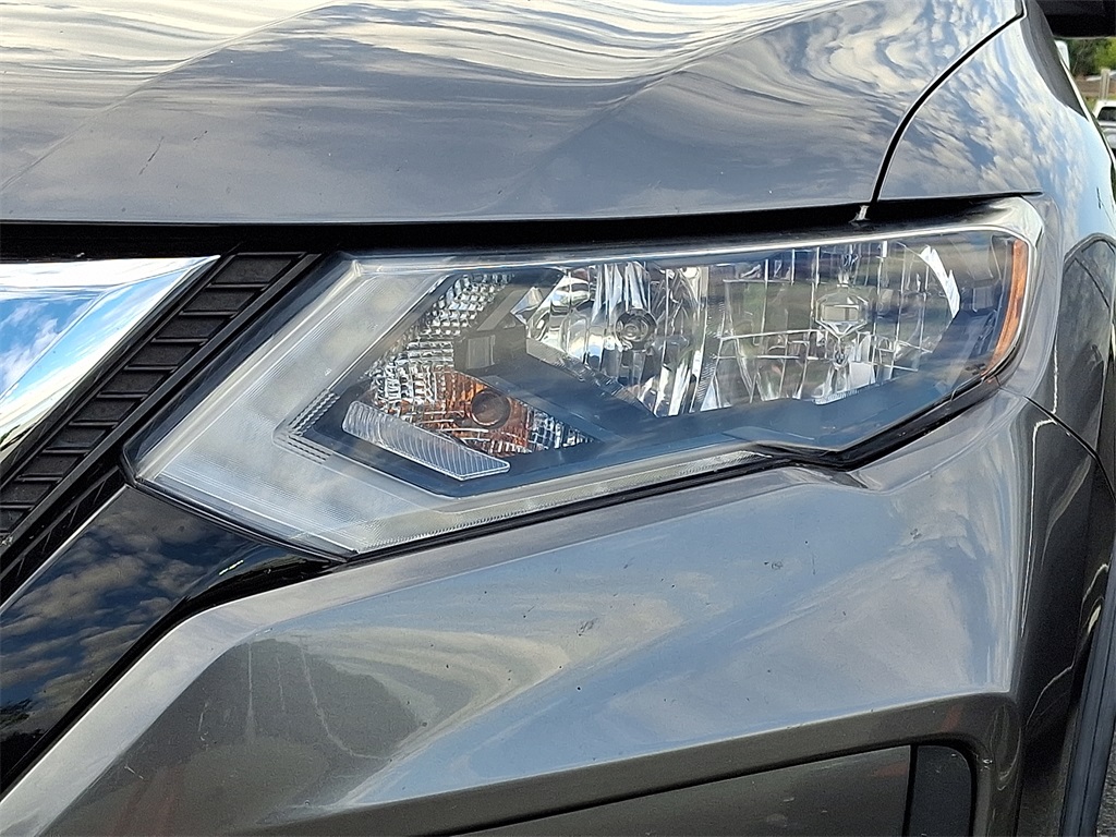 2018 Nissan Rogue SV - Photo 8