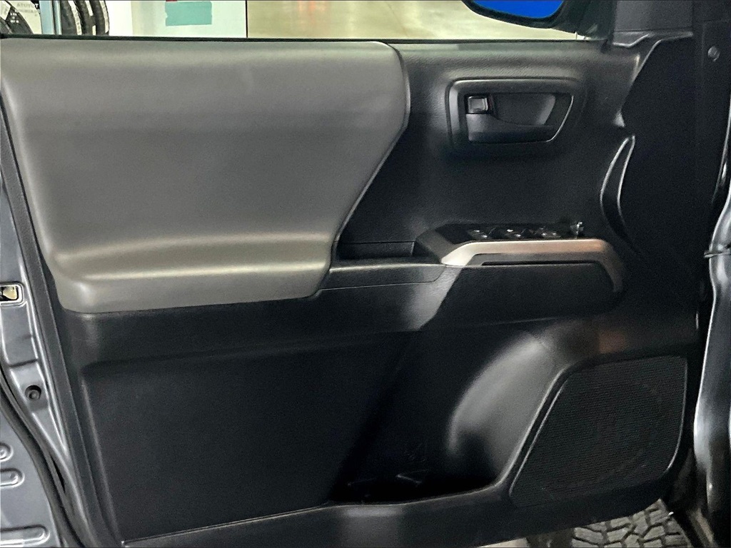 2021 Toyota Tacoma SR5 - Photo 9
