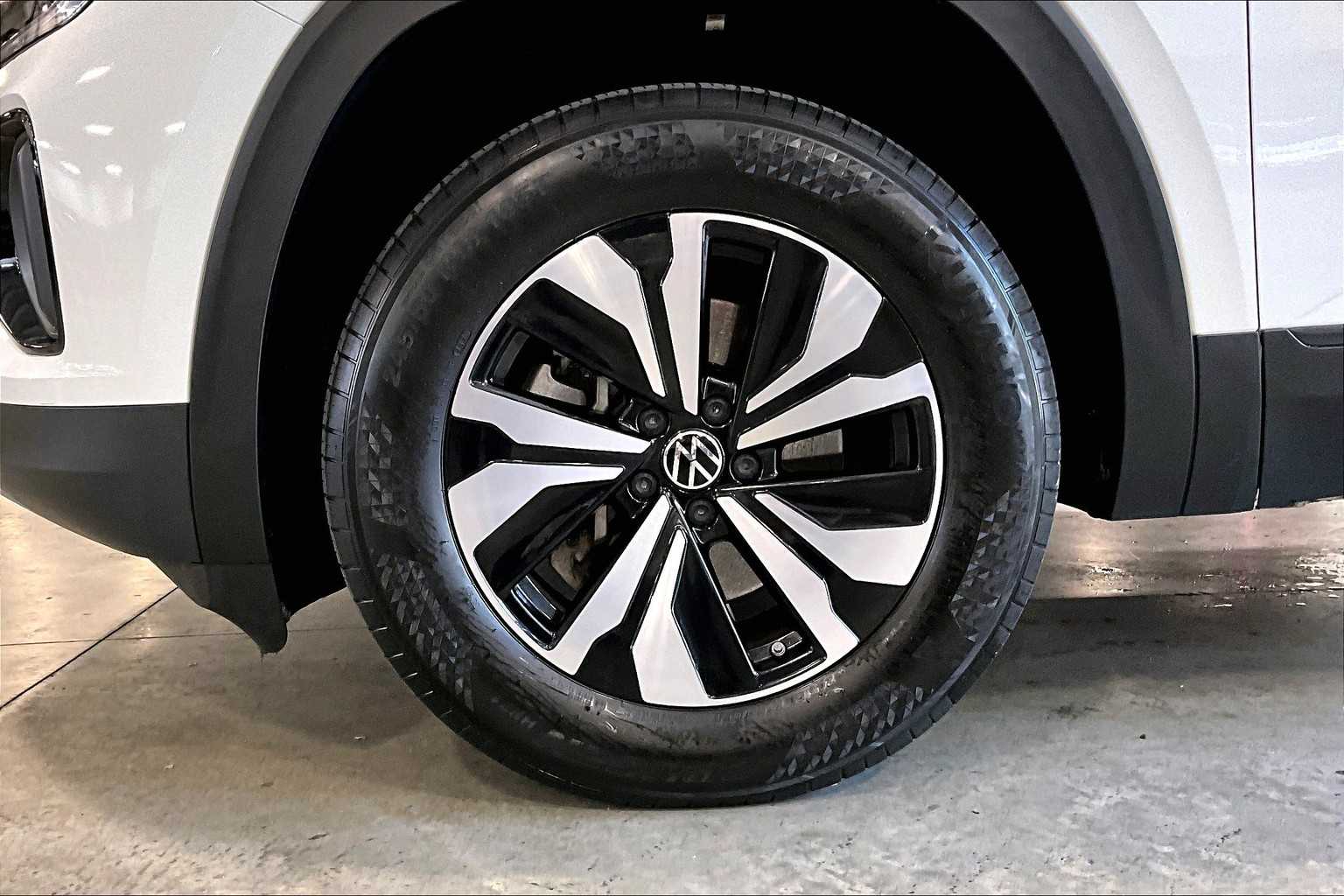 2024 Volkswagen Atlas Cross Sport 2.0T SE - Photo 7