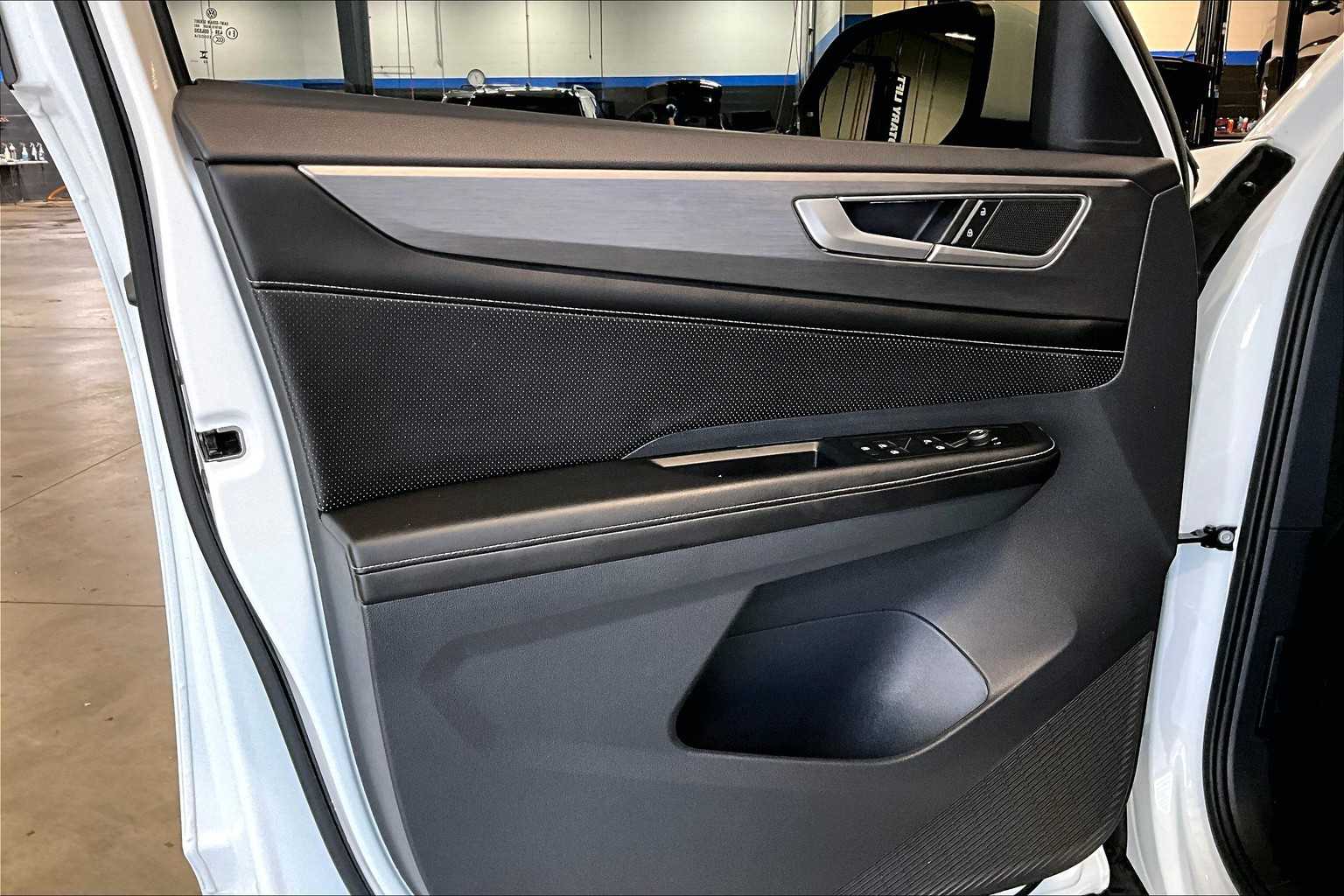 2024 Volkswagen Atlas Cross Sport 2.0T SE - Photo 9