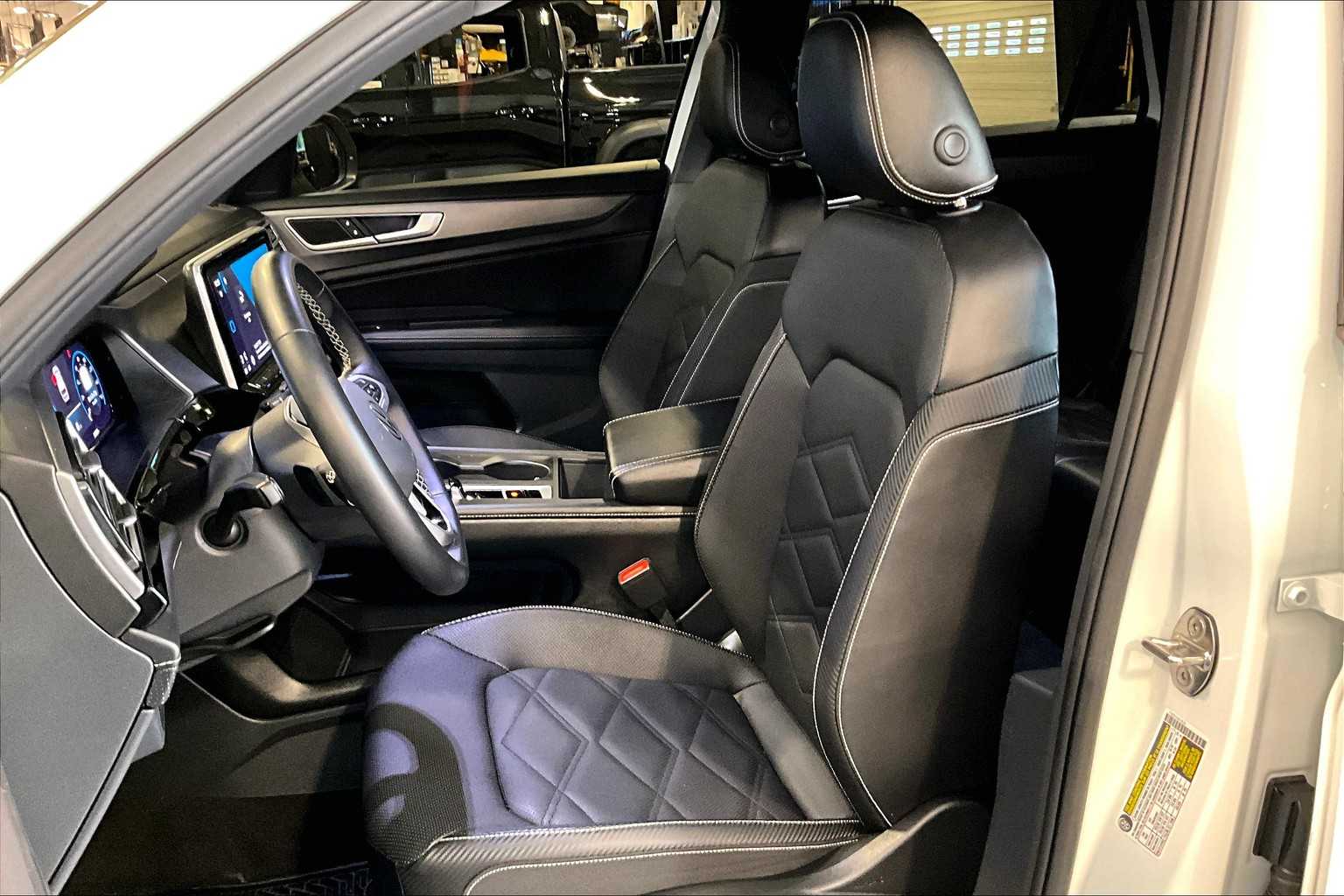 2024 Volkswagen Atlas Cross Sport 2.0T SE - Photo 10