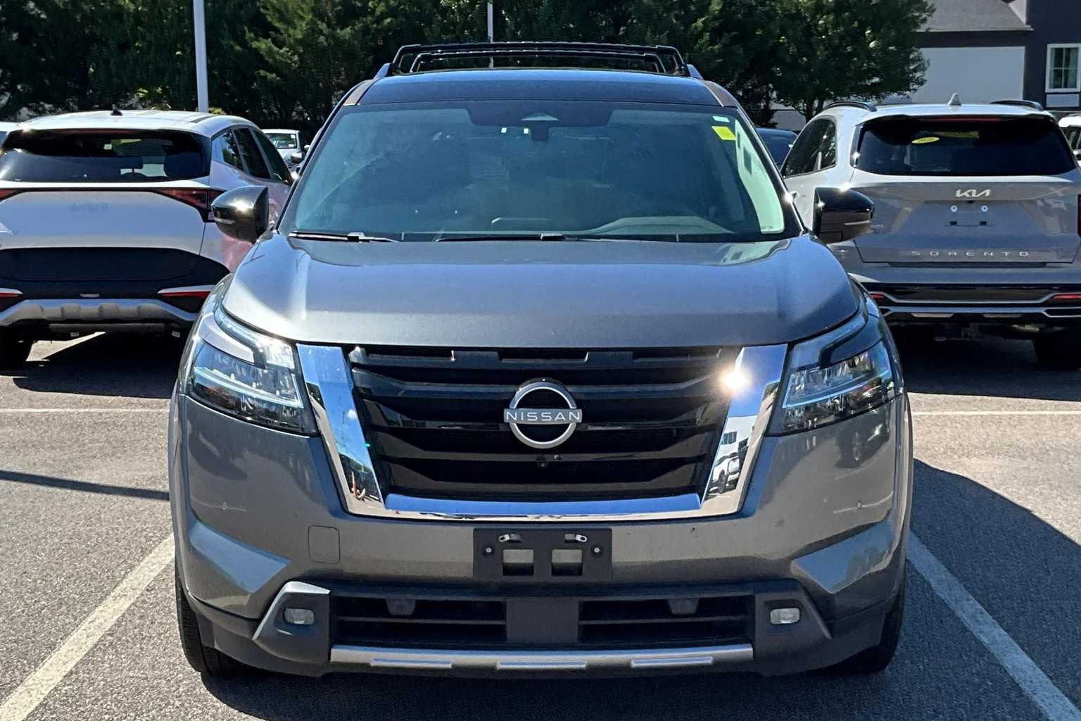 2022 Nissan Pathfinder SL - Photo 2