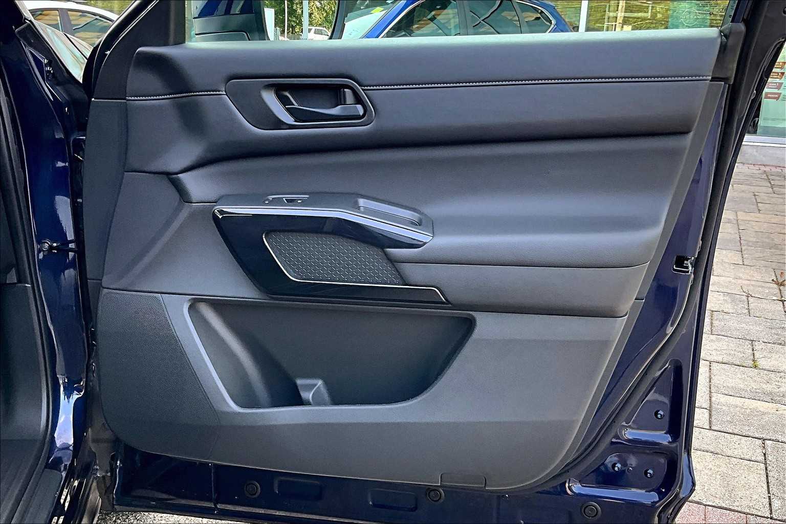 2023 Nissan Pathfinder SV - Photo 12