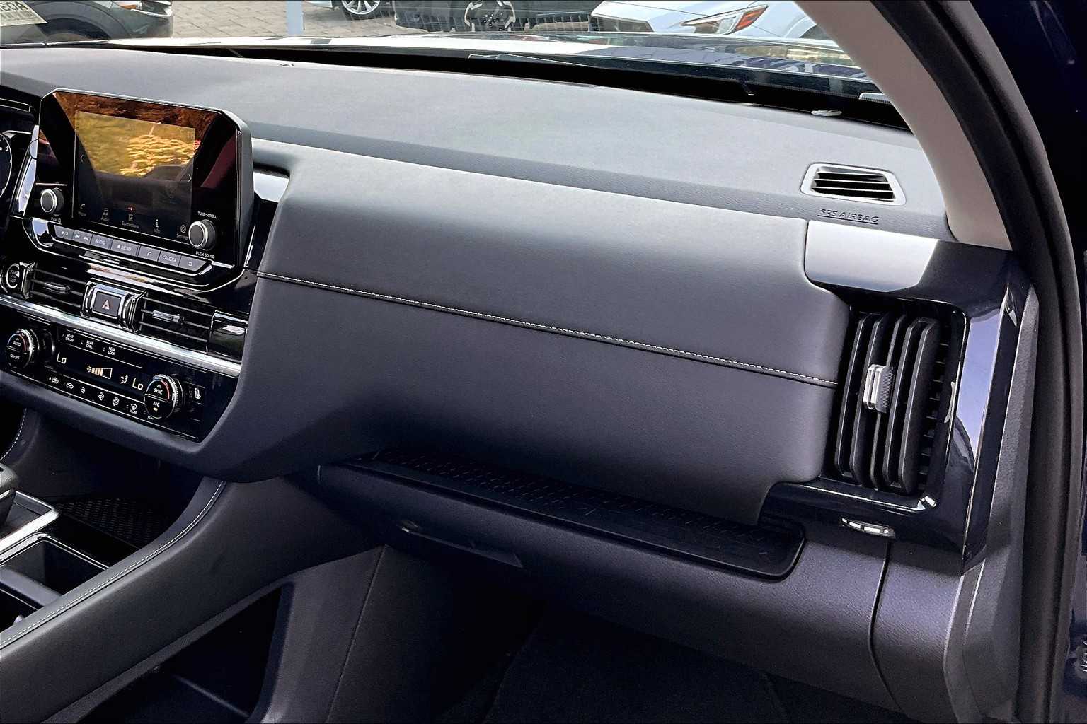 2023 Nissan Pathfinder SV - Photo 13