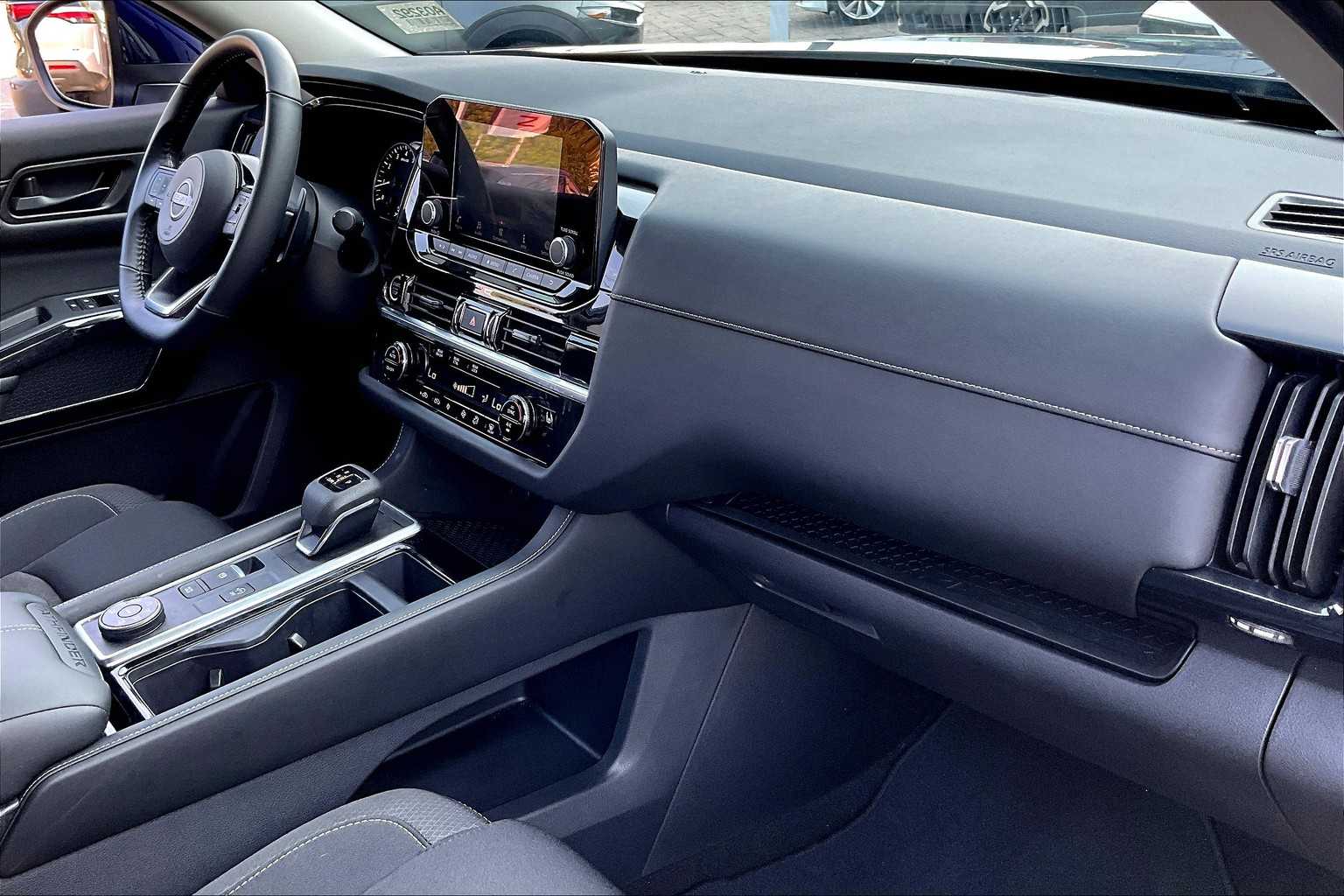 2023 Nissan Pathfinder SV - Photo 14