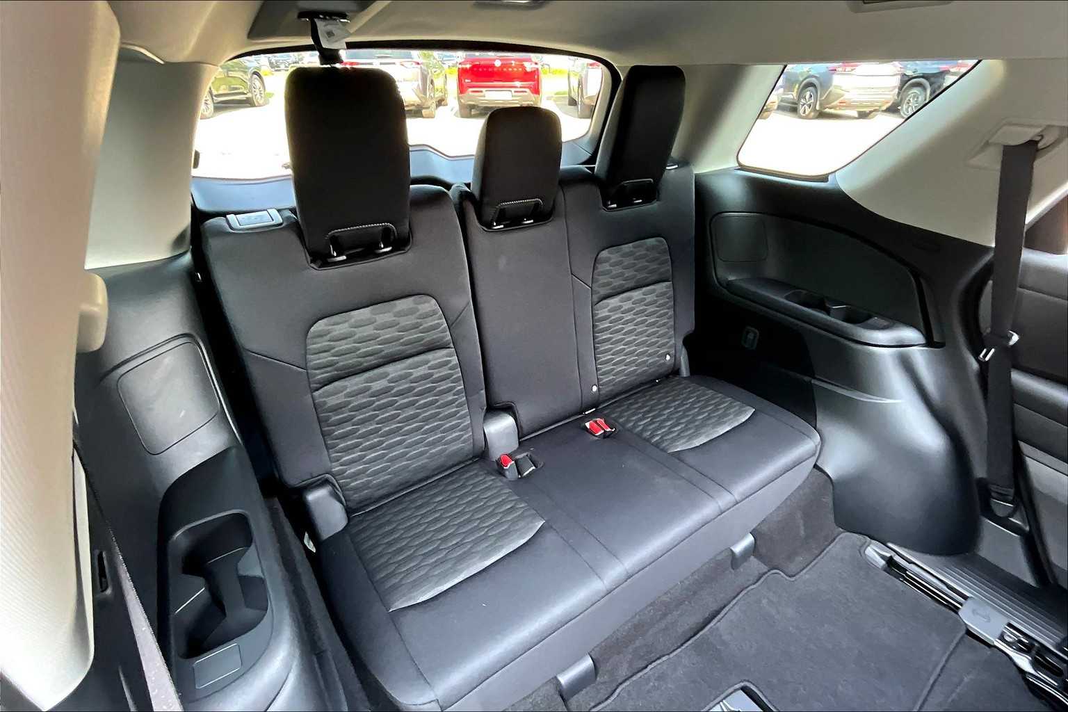 2023 Nissan Pathfinder SV - Photo 17