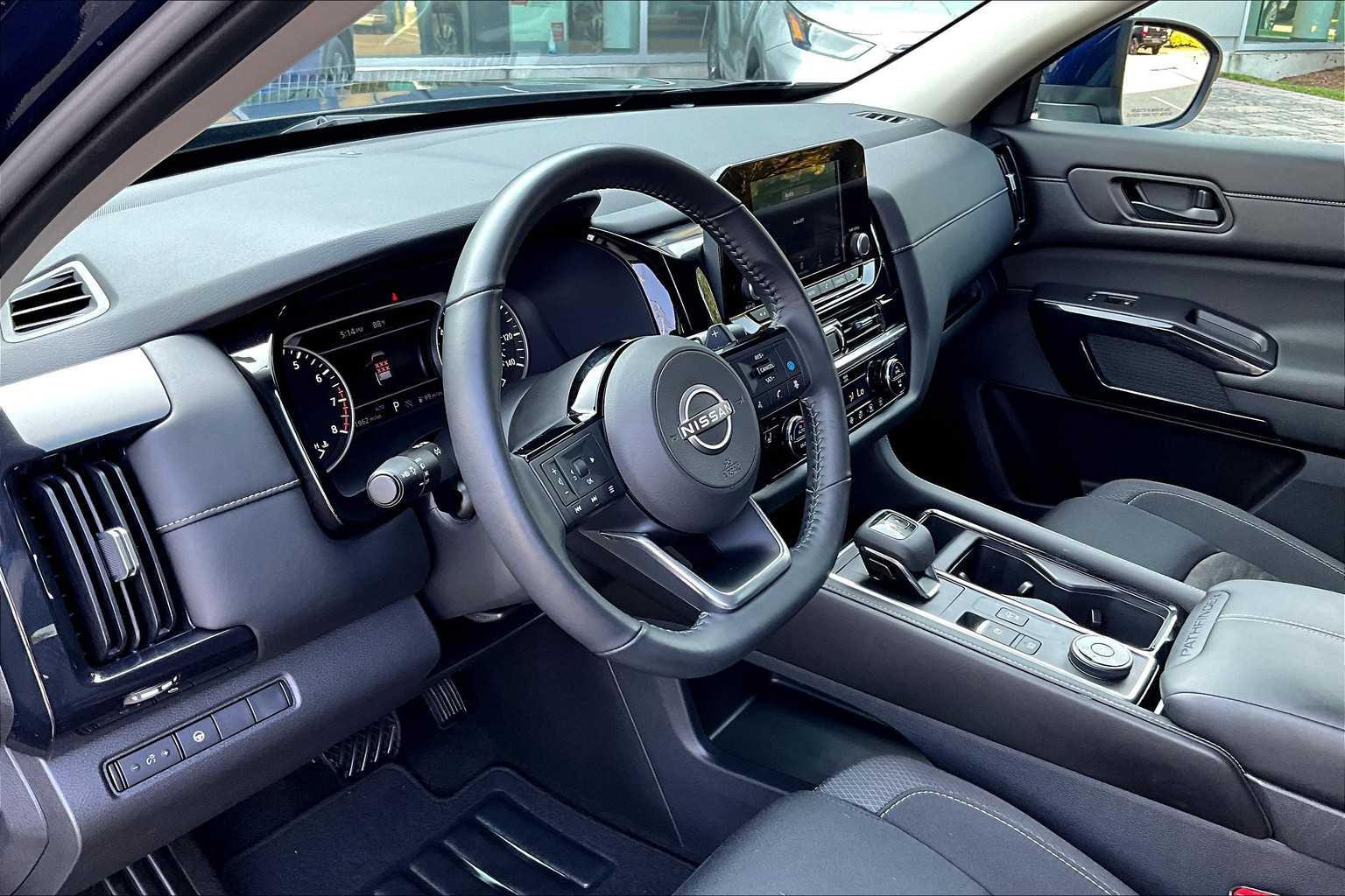 2023 Nissan Pathfinder SV - Photo 8