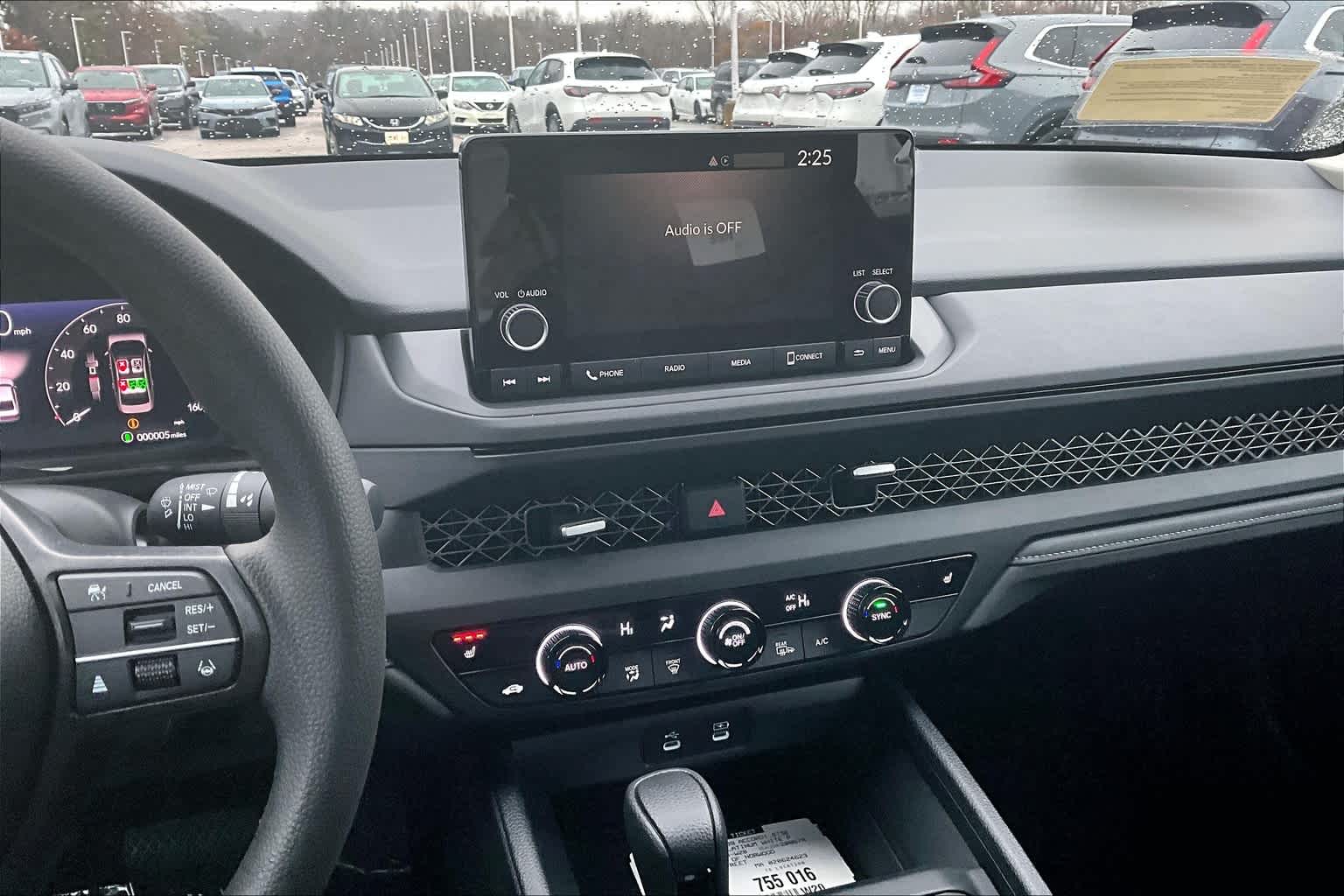 2025 Honda Accord SE - Photo 13