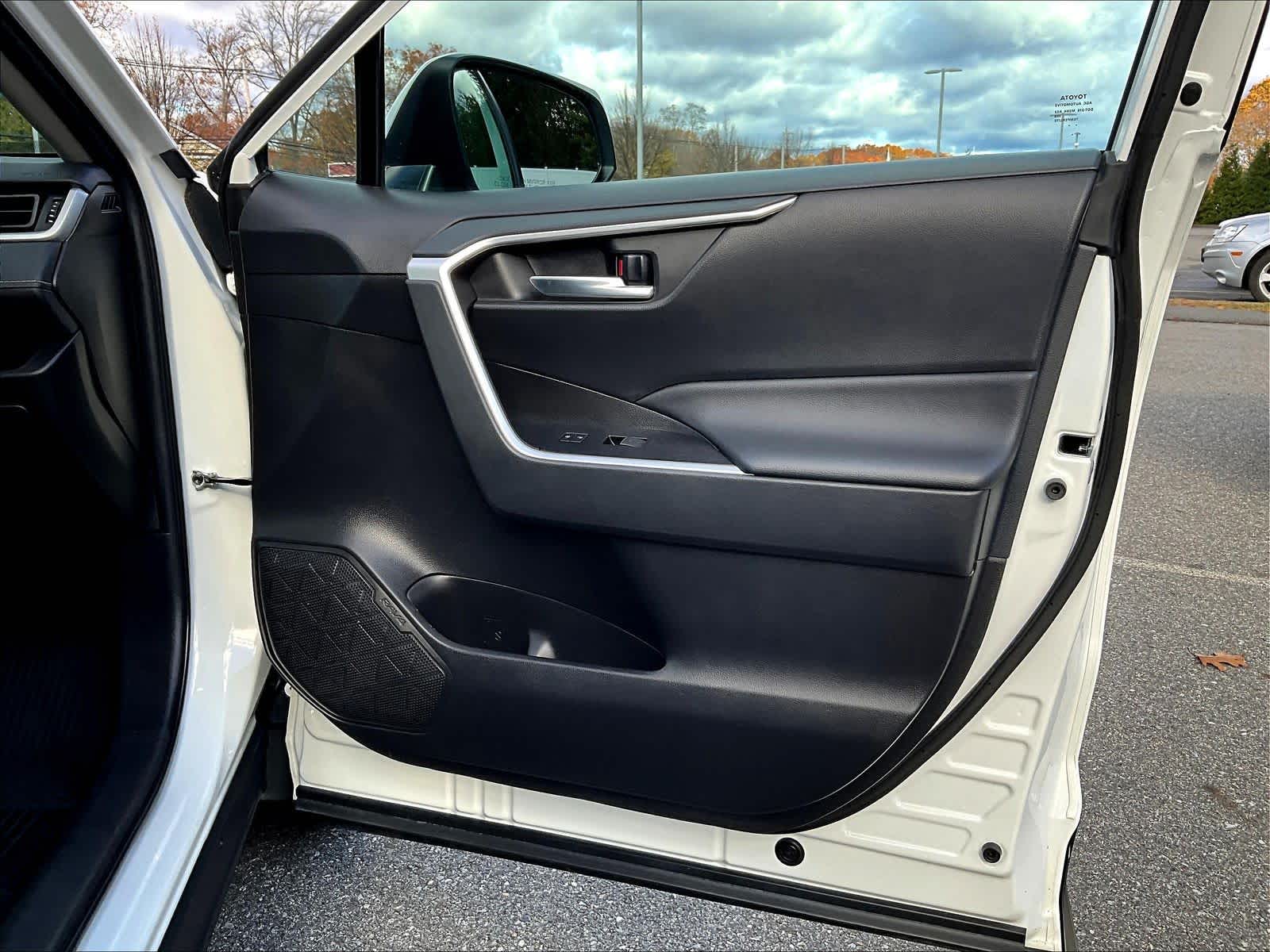 2023 Toyota RAV4 XLE - Photo 12