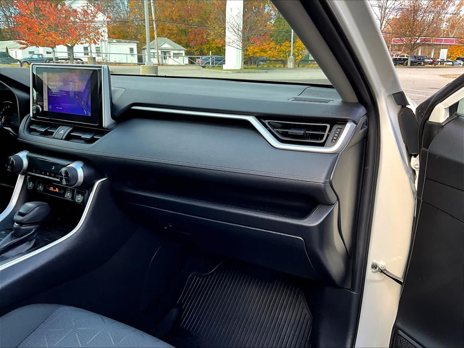 2023 Toyota RAV4 XLE - Photo 13