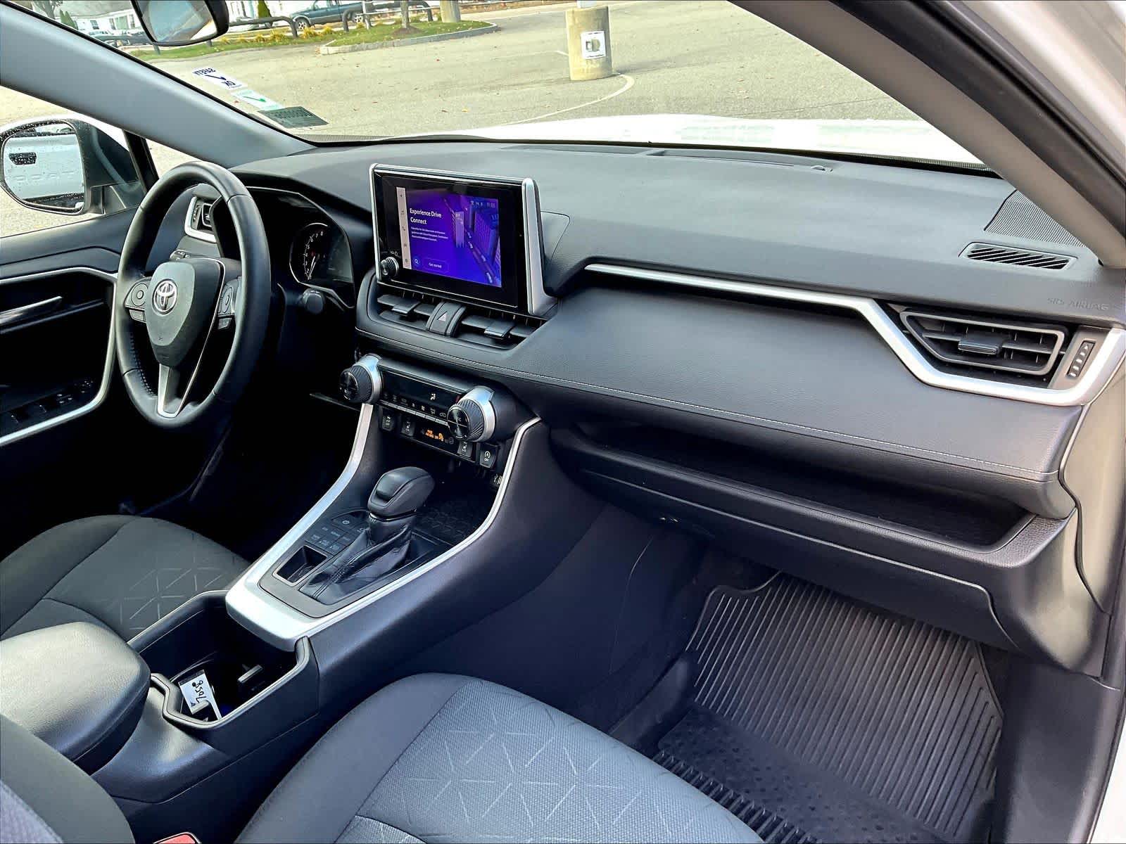 2023 Toyota RAV4 XLE - Photo 14