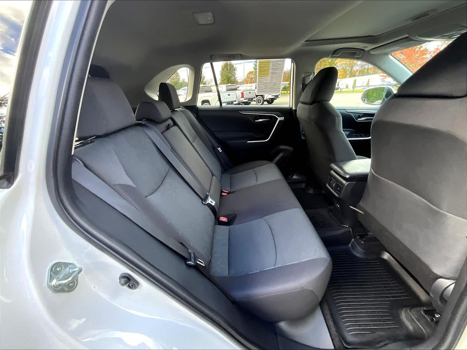 2023 Toyota RAV4 XLE - Photo 16