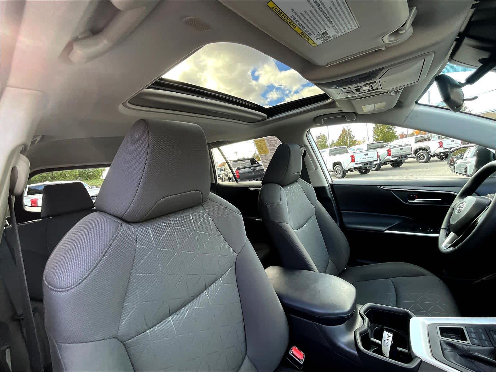 2023 Toyota RAV4 XLE - Photo 22