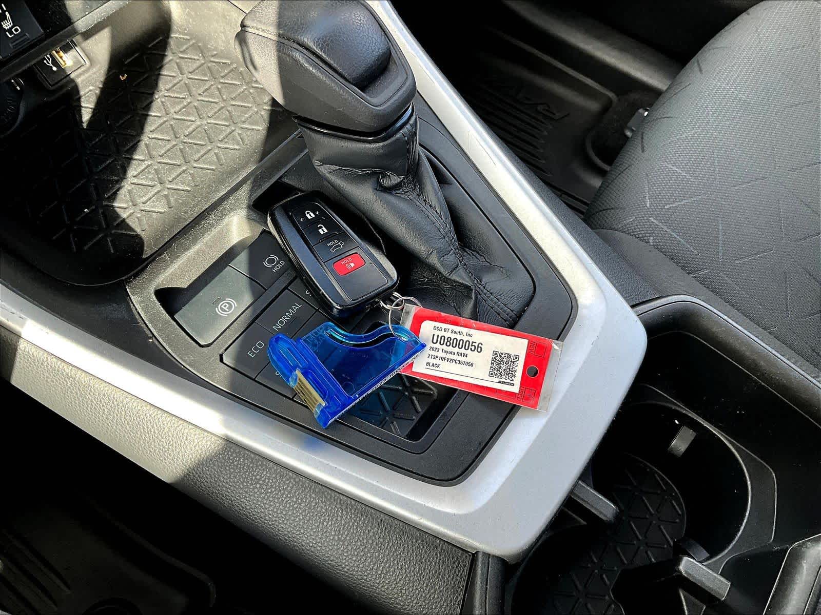 2023 Toyota RAV4 XLE - Photo 31