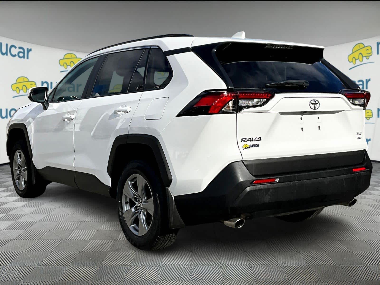 2023 Toyota RAV4 XLE - Photo 4