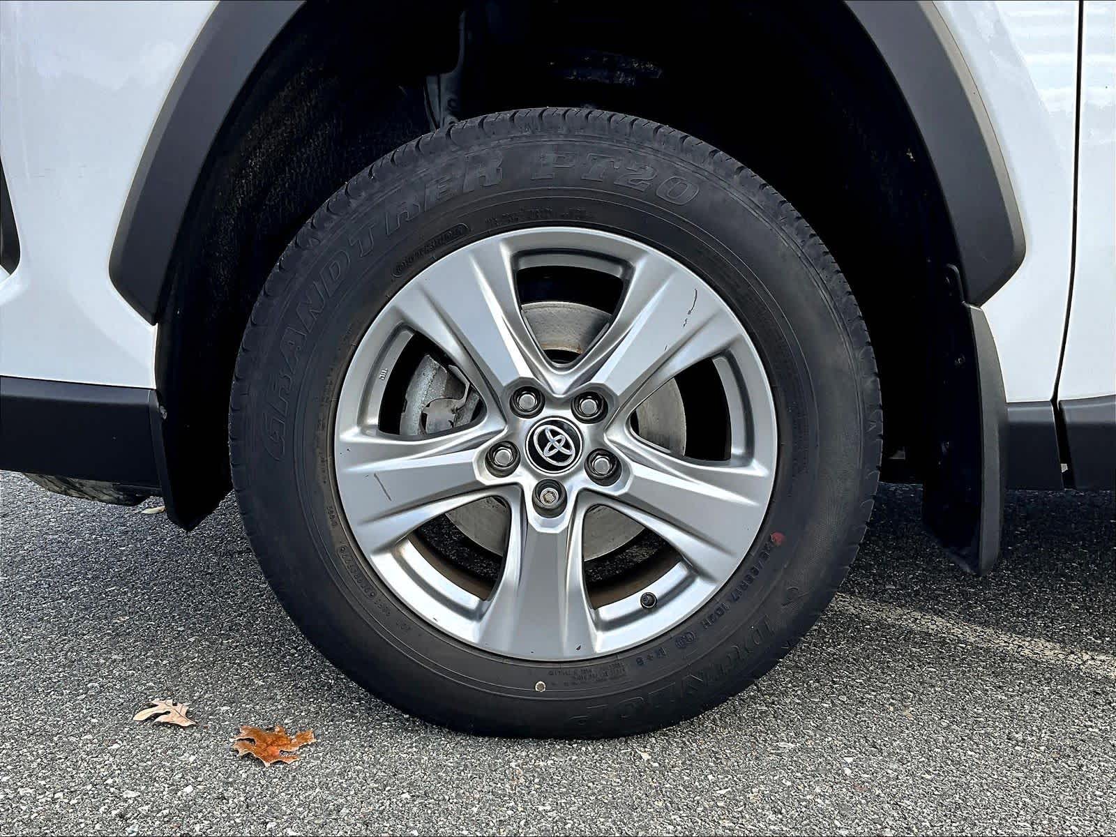 2023 Toyota RAV4 XLE - Photo 7