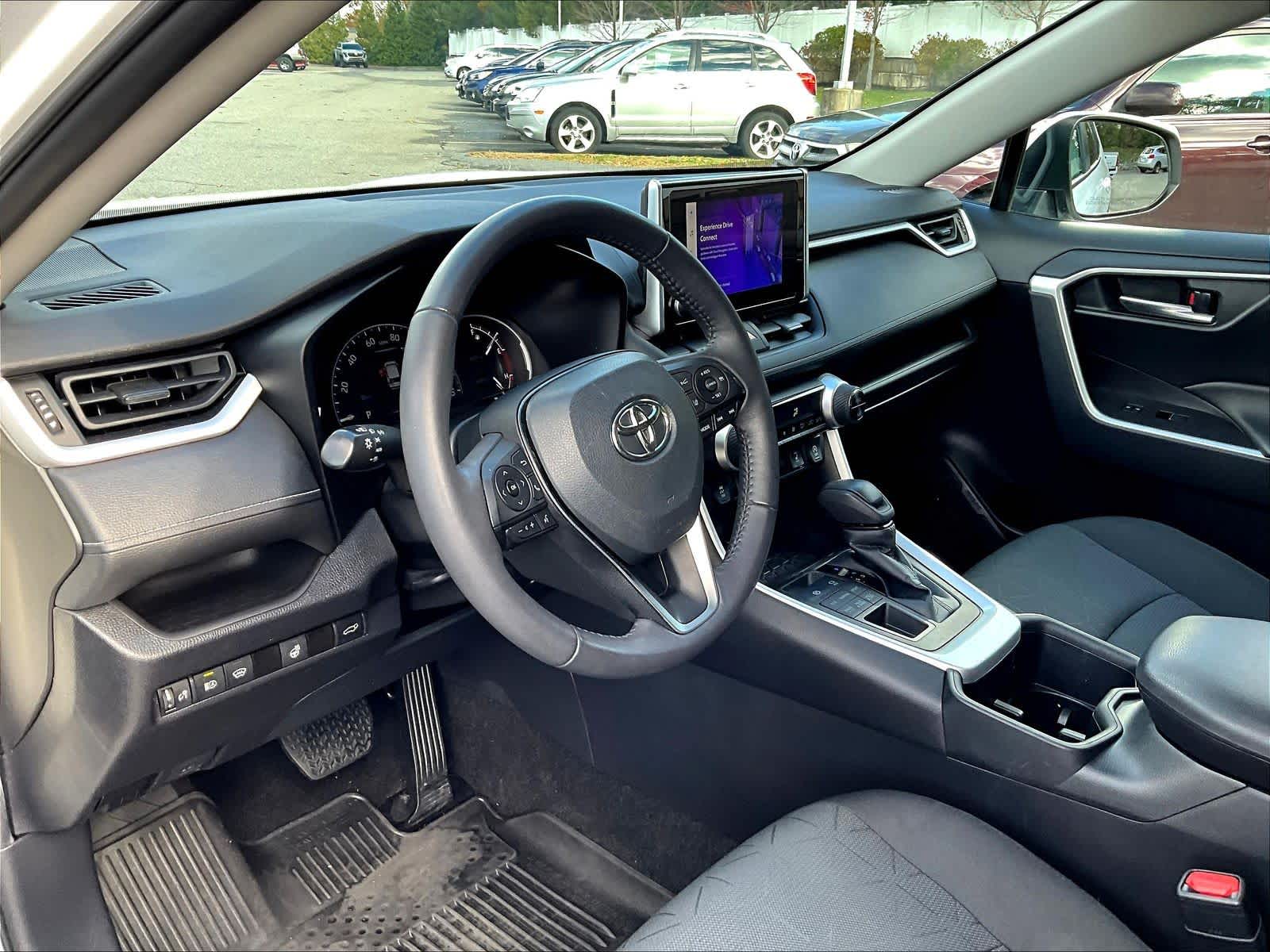 2023 Toyota RAV4 XLE - Photo 8