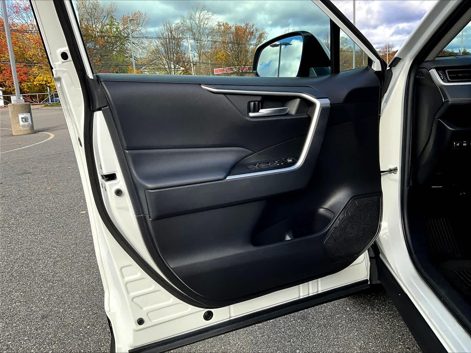 2023 Toyota RAV4 XLE - Photo 9