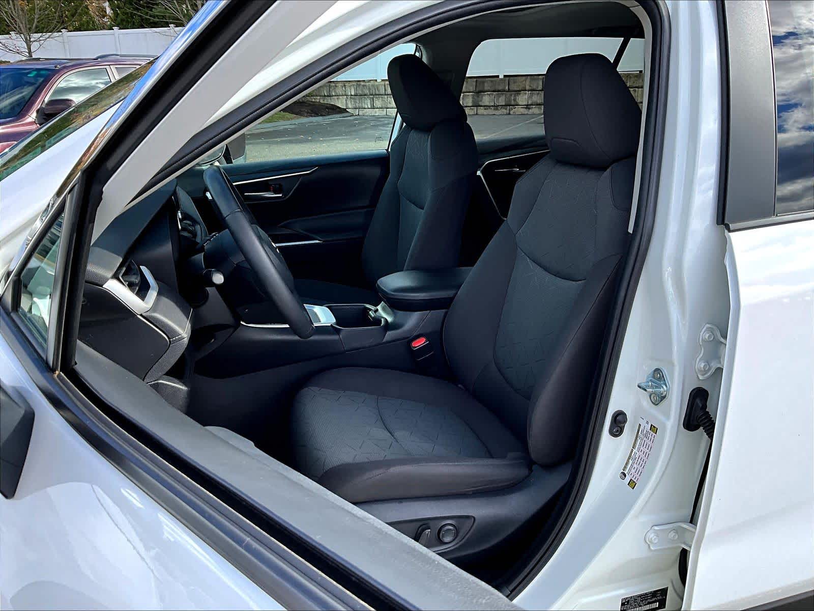 2023 Toyota RAV4 XLE - Photo 10