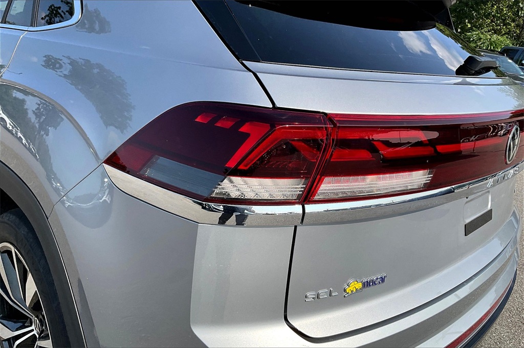 2024 Volkswagen Atlas Cross Sport 2.0T SEL Premium R-Line - Photo 31