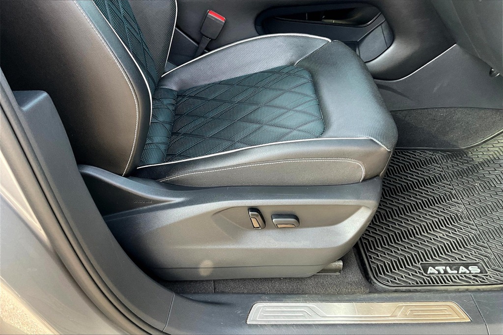 2024 Volkswagen Atlas Cross Sport 2.0T SEL Premium R-Line - Photo 36