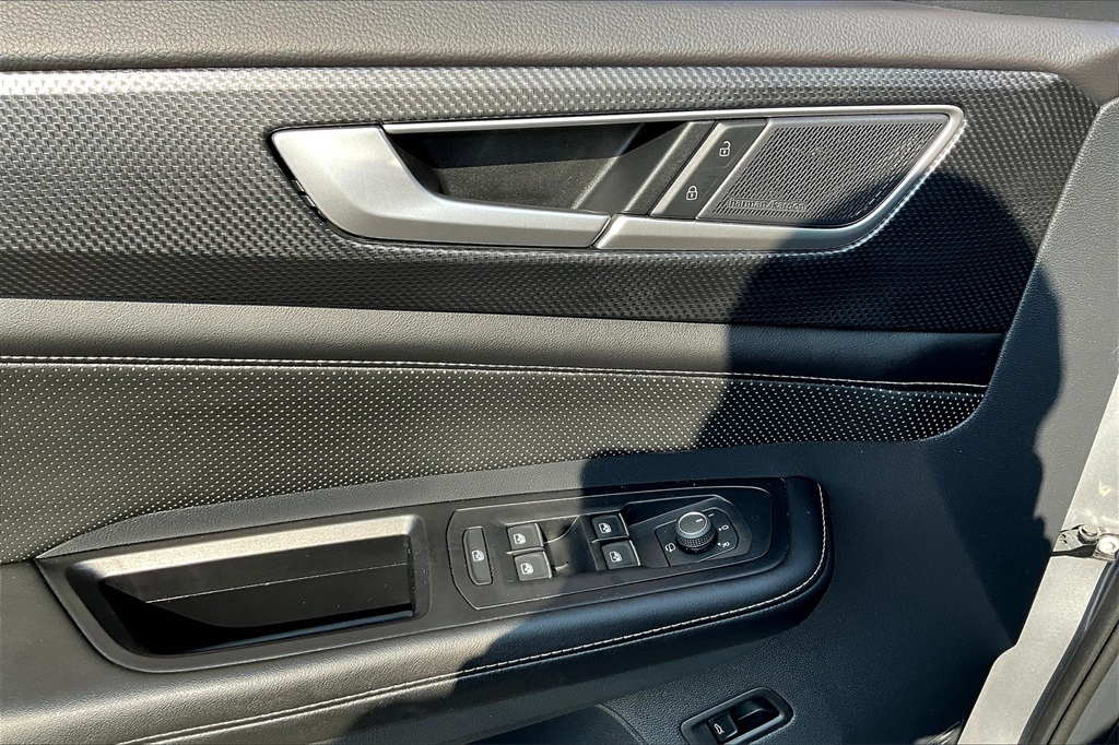 2024 Volkswagen Atlas Cross Sport 2.0T SEL Premium R-Line - Photo 37