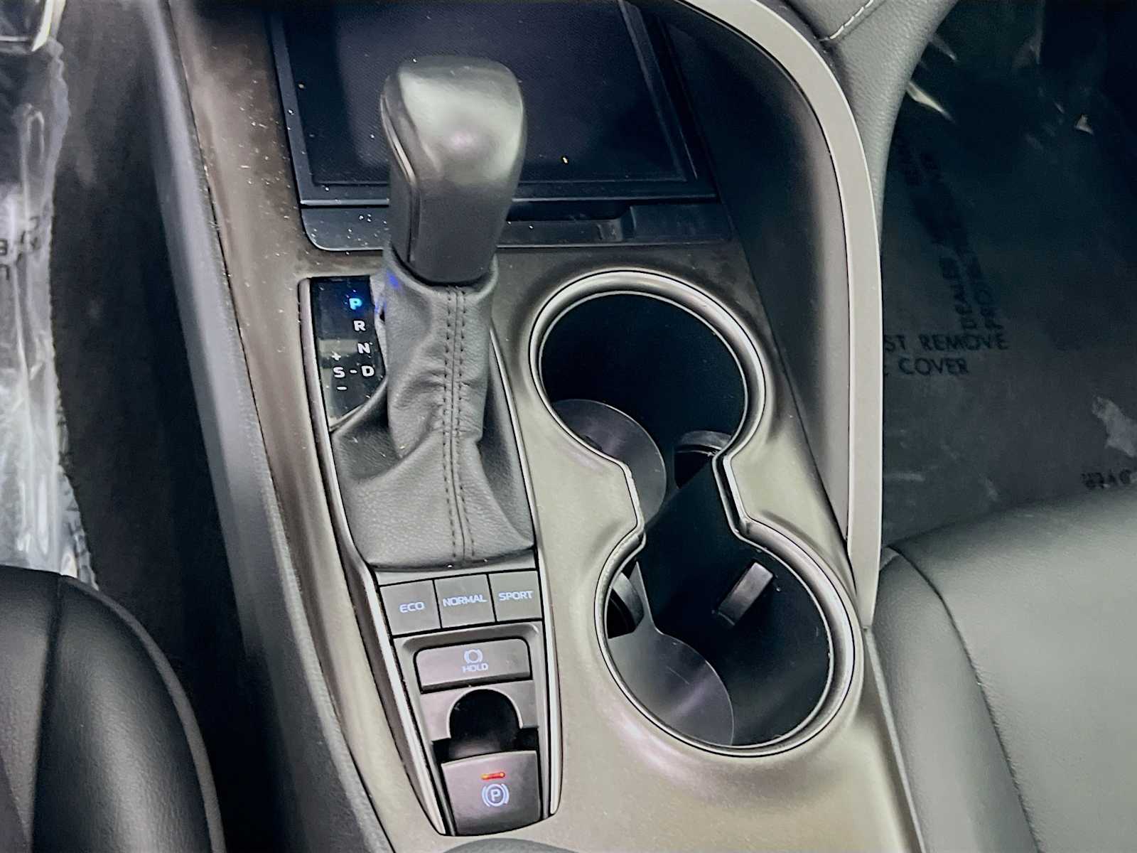 2023 Toyota Camry SE - Photo 16