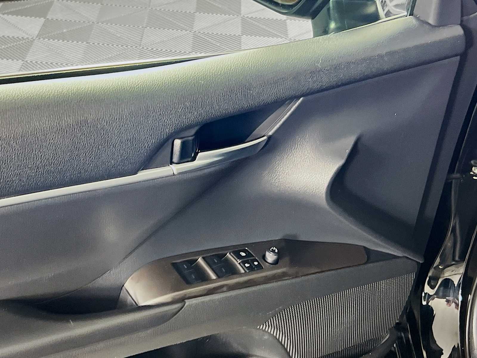 2023 Toyota Camry SE - Photo 17
