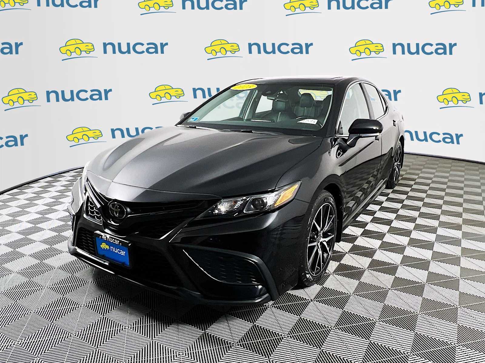 2023 Toyota Camry SE - Photo 3