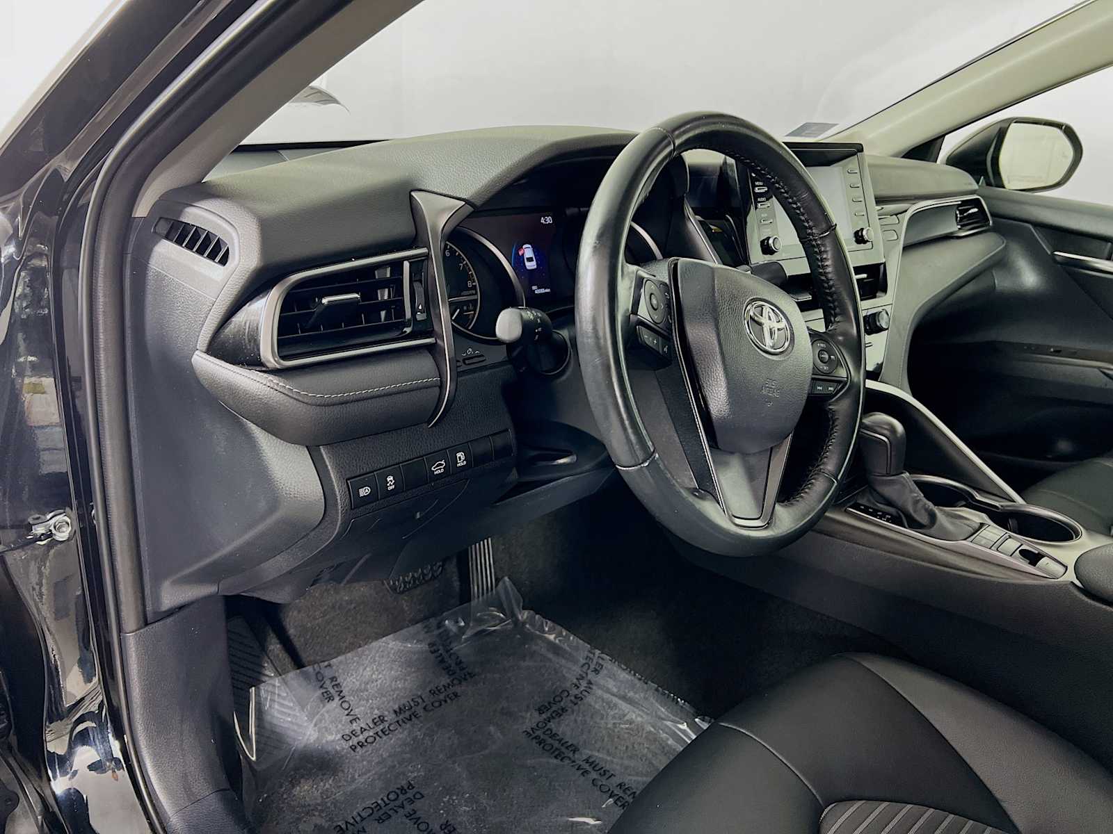 2023 Toyota Camry SE - Photo 9