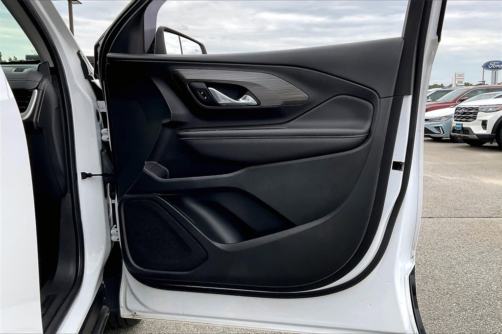 2022 GMC Terrain SLT - Photo 11