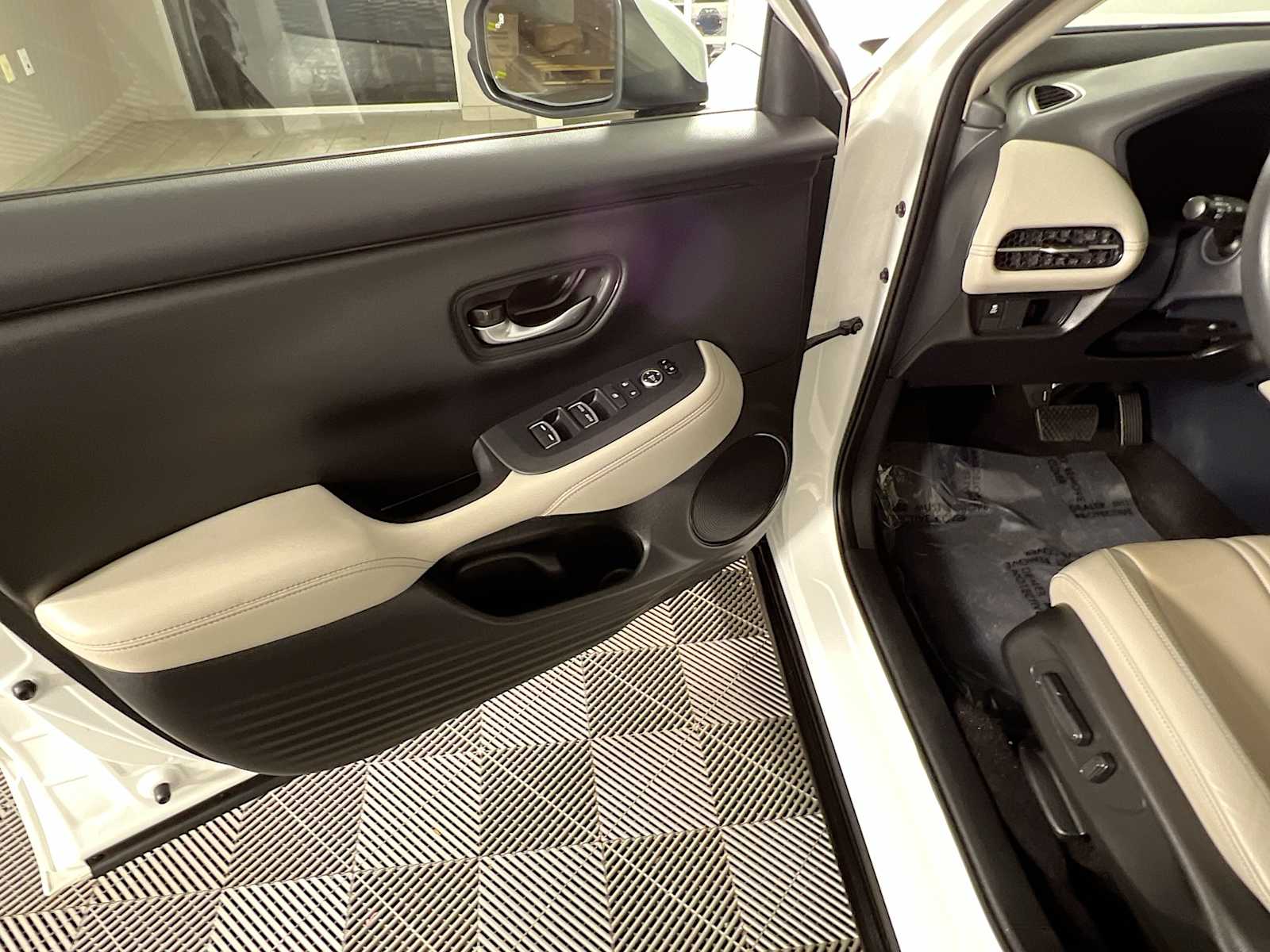 2023 Honda HR-V EX-L - Photo 18