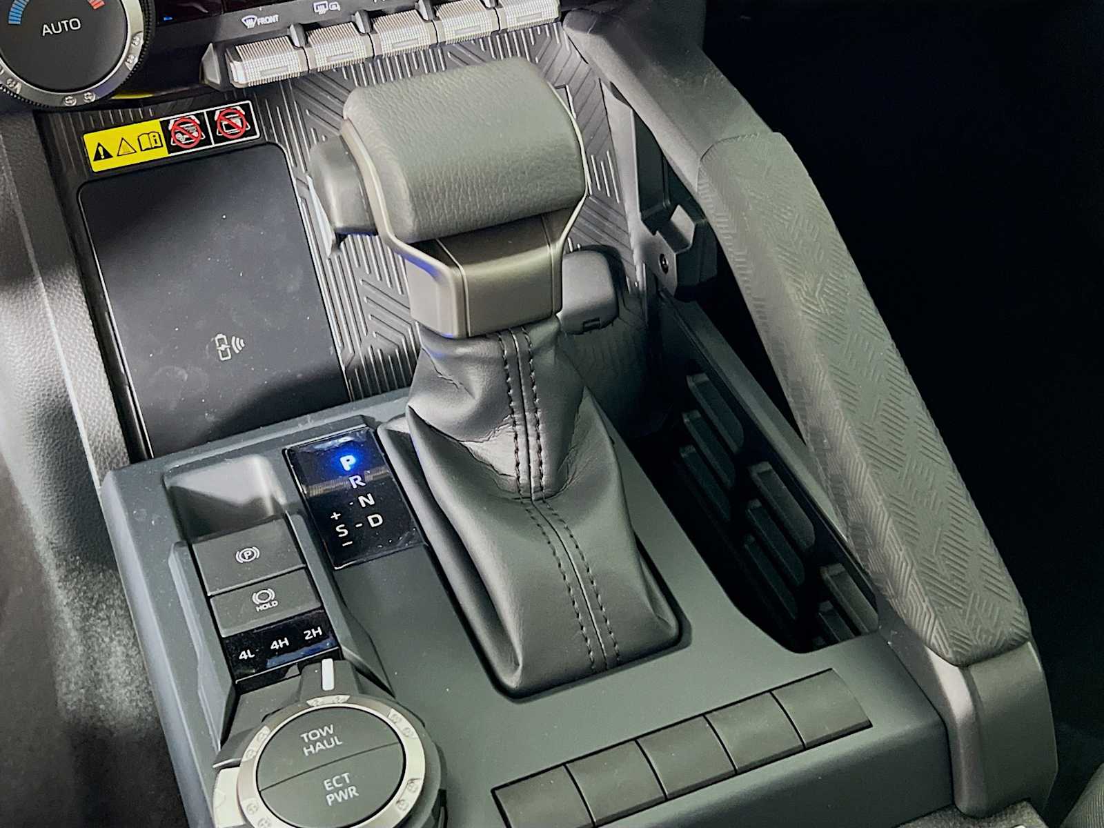 2025 Toyota Tacoma SR5 - Photo 11