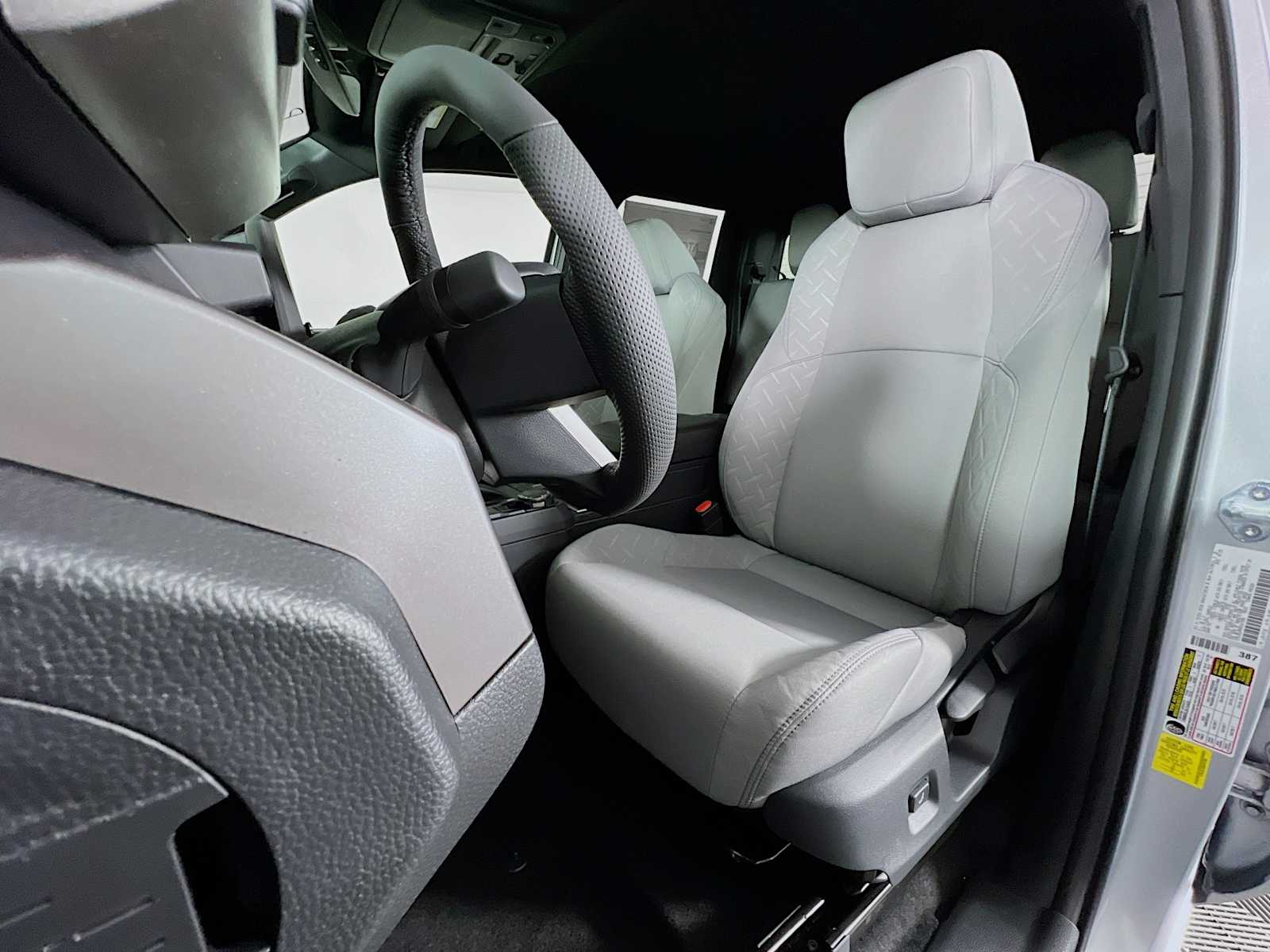 2025 Toyota Tacoma SR5 - Photo 12
