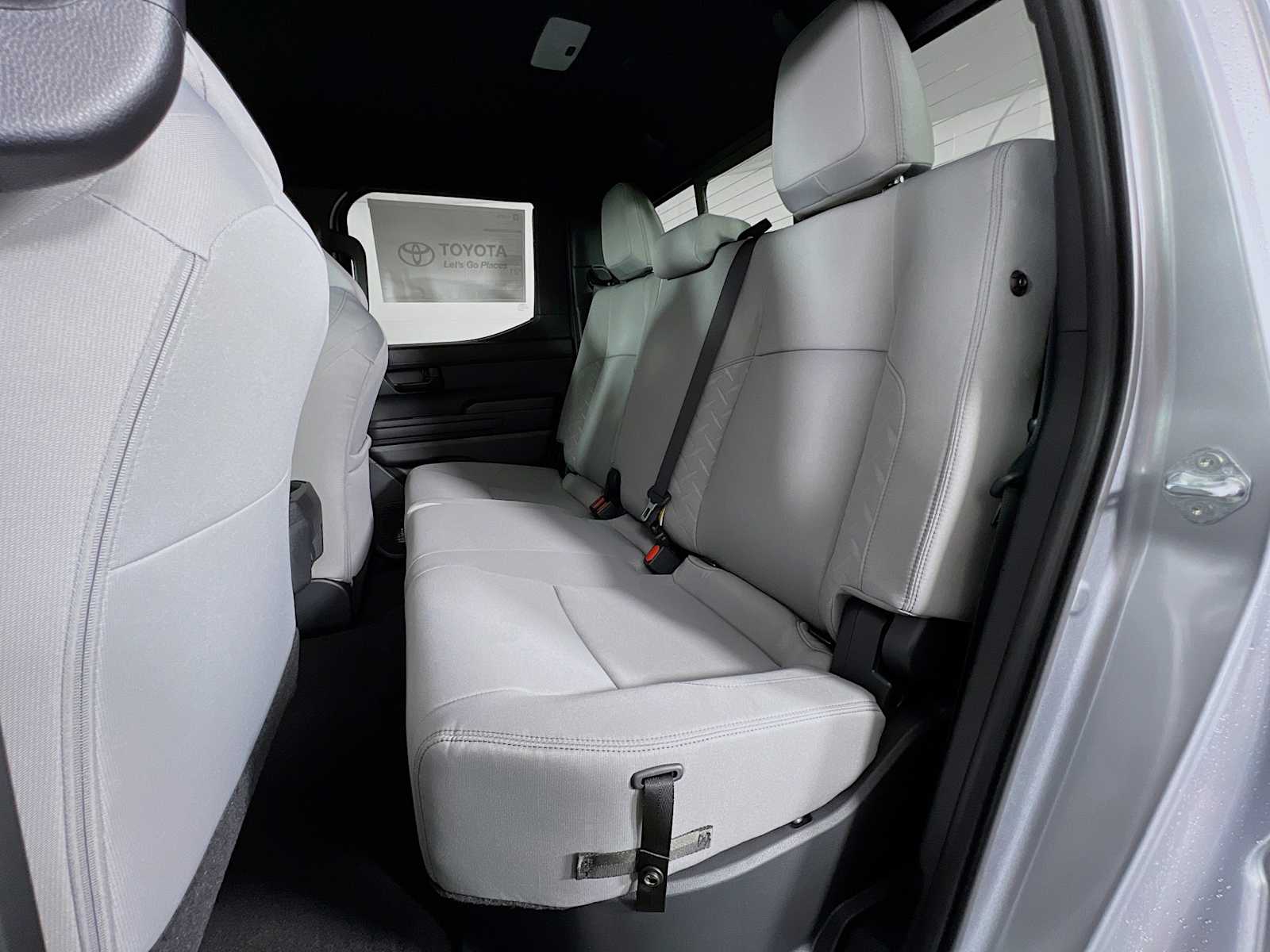 2025 Toyota Tacoma SR5 - Photo 13