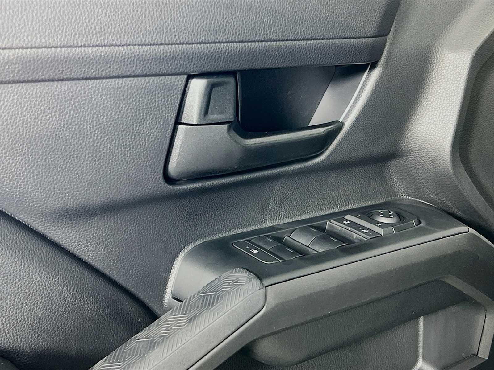 2025 Toyota Tacoma SR5 - Photo 15