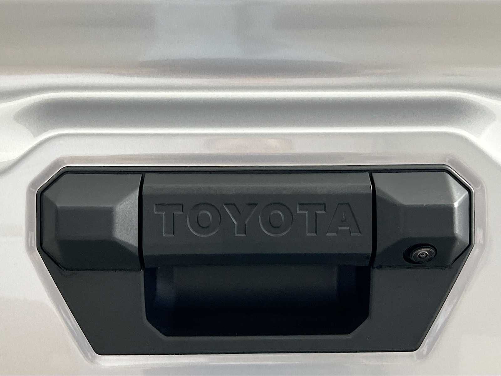 2025 Toyota Tacoma SR5 - Photo 17