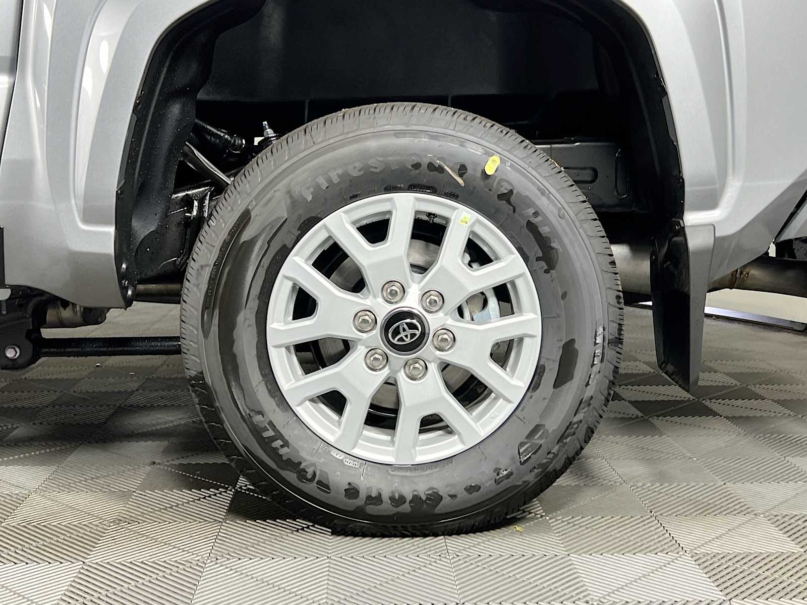 2025 Toyota Tacoma SR5 - Photo 18