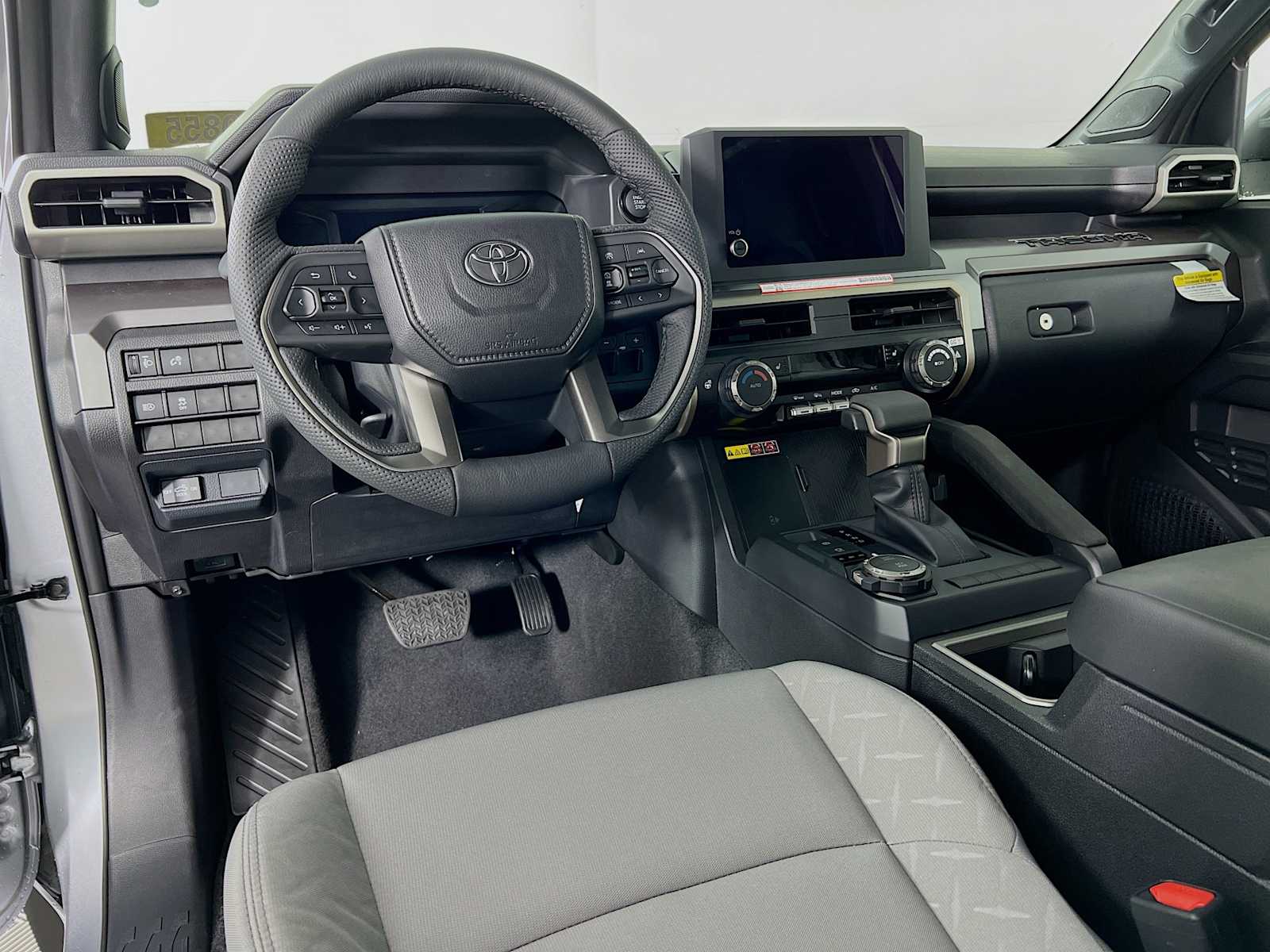 2025 Toyota Tacoma SR5 - Photo 6